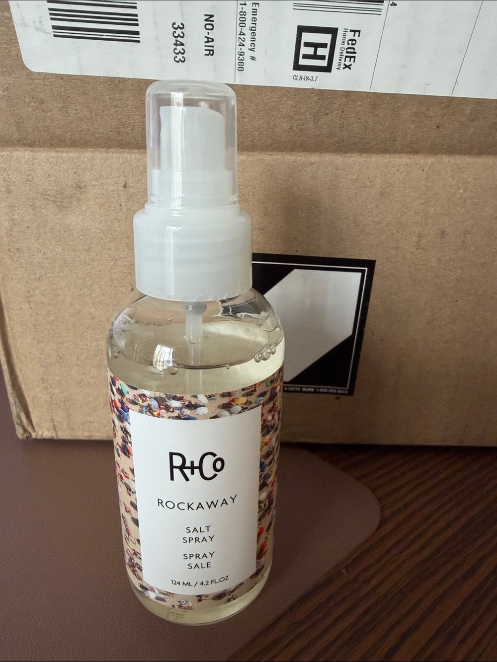 R+Co Rockaway Salt Spray in Clear with White Pump